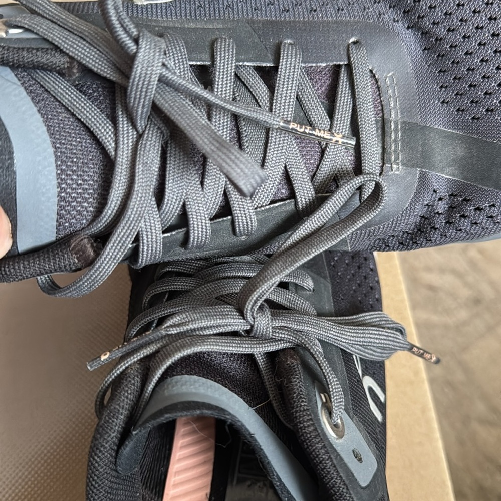 ON Women’s Cloudflow Rock Rose Sneaker! - Picture 10 of 12